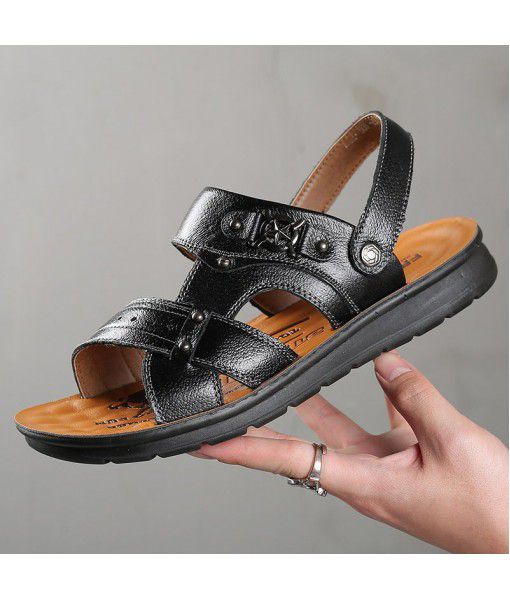 New leather sandals for men's leisure beach shoes in 2020 summer